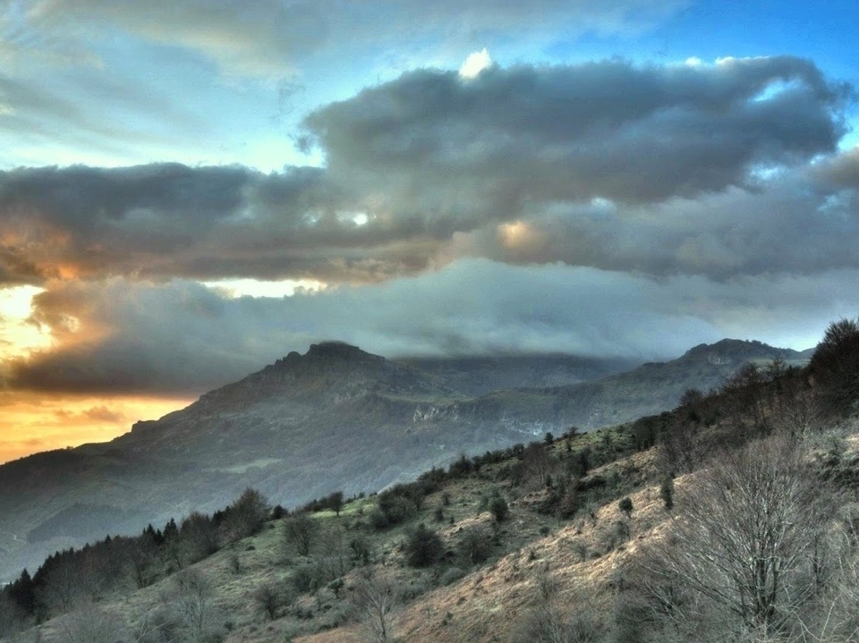 Gorbeia faldas y monte