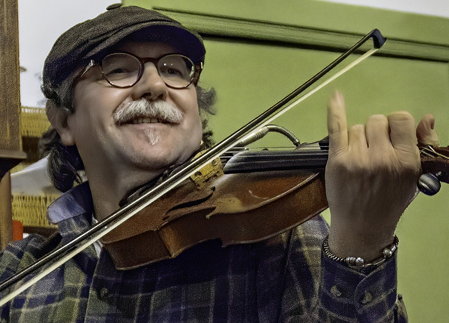 Kike Pérez (fiddler, multi-instrumentalist)